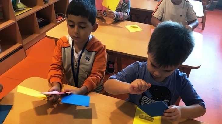 Kemerburgaz Okyanus Koleji Yıldızlar Grubu Öğrencileri “Renkli Mandallar” Etkinliği