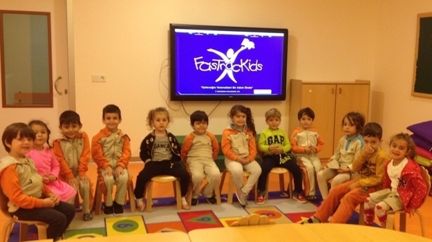 Kemerburgaz Okyanus Koleji Yunuslar Grubu Fastrackids Dersinde