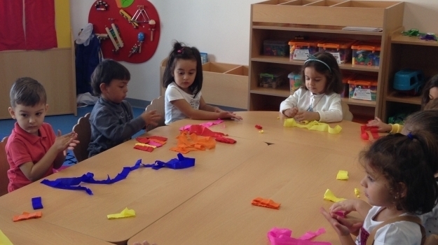 Mimaroba Okyanus Koleji Okul Öncesi Çiçekler Sınıfı Sanat Etkinliğinde