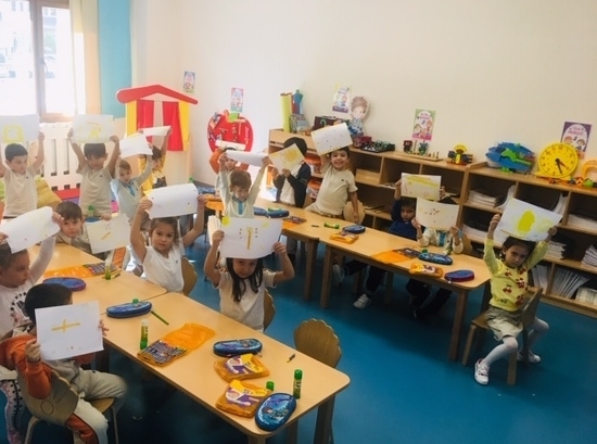 Mimarsinan Okyanus Koleji Okul Öncesi Gökkuşağı Grubu Türkçe Dil Etkinliğinde “Sarı Günü” Adlı Etkinliğe Katıldı.