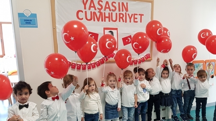 Mimarsinan Okyanus Koleji Okul Öncesi Kademe Öğrencileri 29 Ekim Cumhuriyet Bayramı Töreninde