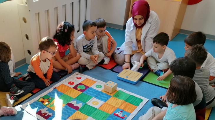 Mimarsinan Okyanus Koleji Okul Öncesi Yıldızlar Grubu Cubetto ile Robotik Kodlama Etkinliğinde
