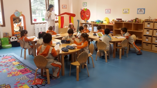 Mimarsinan Okyanus Koleji Yıldızlar Grubu Okuma Yazmaya Hazırlık Çalışması Yapıyor