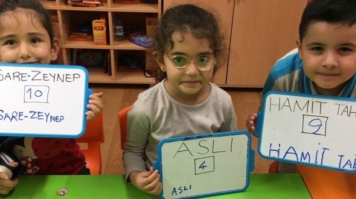 Okul Öncesi Güneş Grubu Öğrencileri Sayılarla Eğleniyor