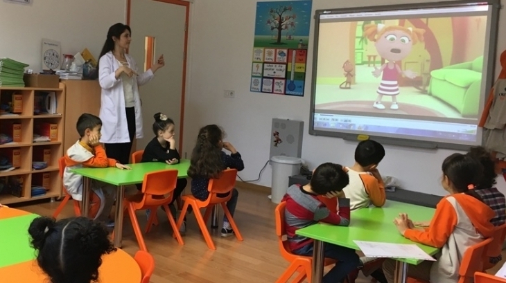 Güneş Grubu Öğrencileri Bilingual Dersinde
