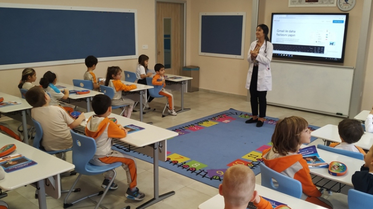 Okul Öncesi Yıldızlar Grubu Öğrencileri  Okuma Yazmaya Hazırlık Dersinde