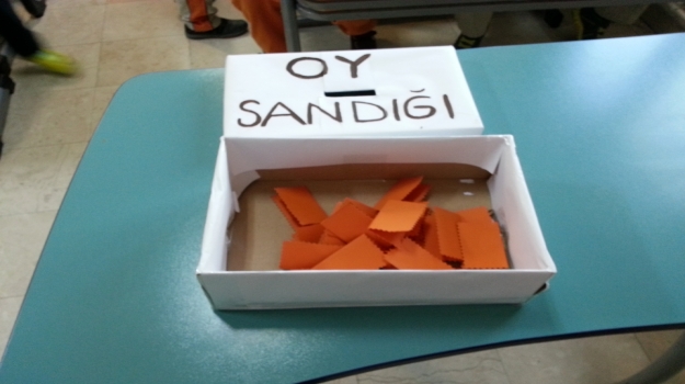 Avcılar Okyanus Koleji 2. Sınıf Öğrencileri 'Oyumu Veririm, Başkanımı Seçerim' Dedi