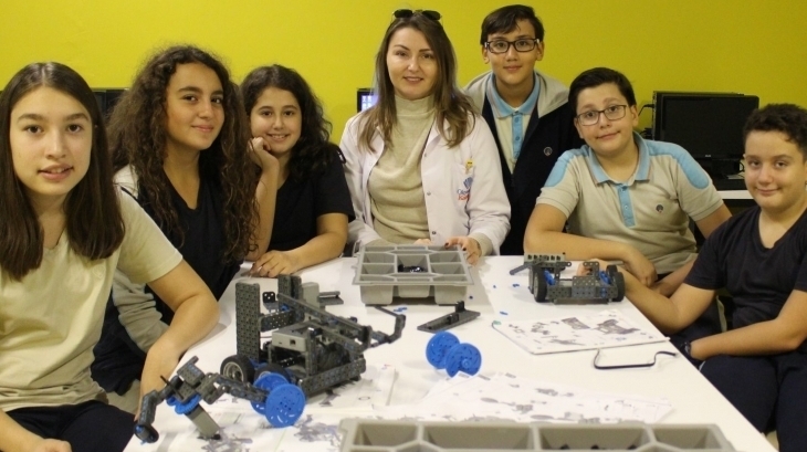 ÖZEL BORNOVA OKYANUS KOLEJİNDE “ROBOTİK KODLAMA” EĞİTİMİ