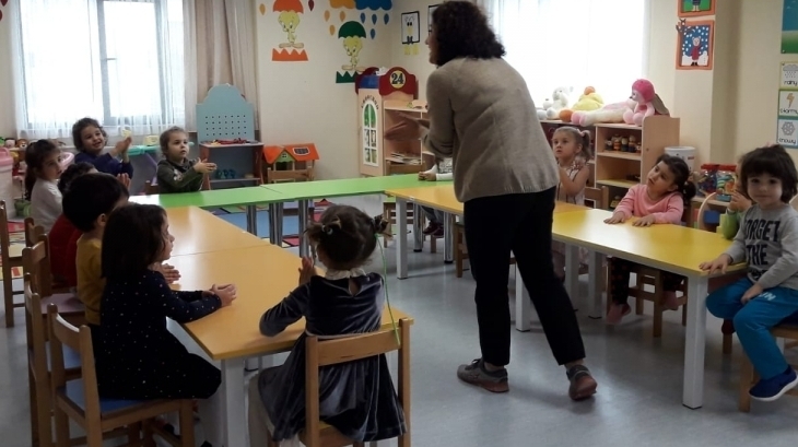 Sancaktepe Okyanus Koleji Okul Öncesi Çiçekler Grubu Öğrencileri Müzik Dersinde