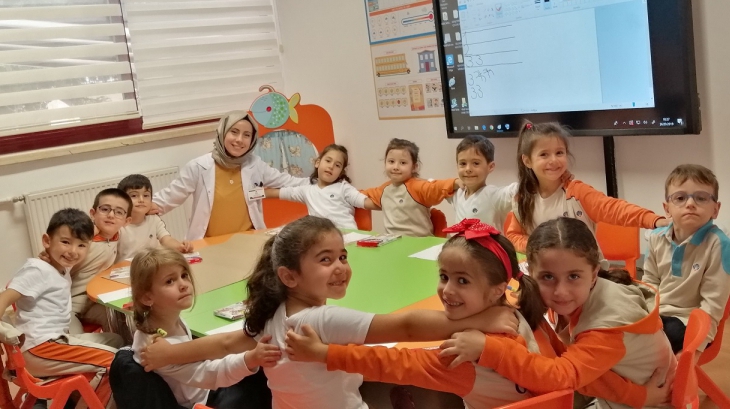Bahçelievler Okyanus Koleji Okul Öncesi Bulutlar Sınıfı Sanat Etkinliğinde