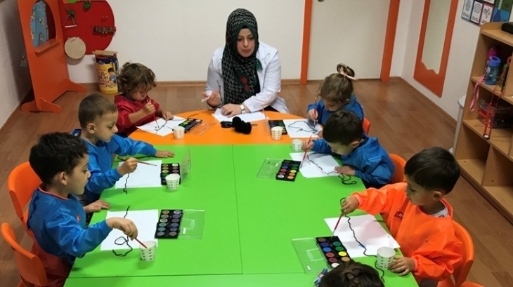 Okul Öncesi Deniz Yıldızı Grubu öğrencileri Sanat Etkinliği Dersinde