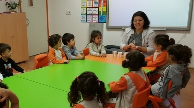 Bahçelievler Okyanus Koleji Okul Öncesi Deniz Yıldızları Grubu Sanat Etkinliği Dersinde