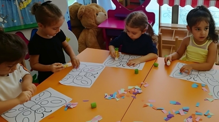 Beykent Okyanus Koleji Okul Oncesi Çiçekler Grubu Ogrencileri Sanat  Etkinliğinde