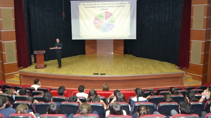 8. Sınıf Öğrencilerine Yönelik Verimli Ders Çalışma ve Motivasyon Konulu Seminer Düzenlendi