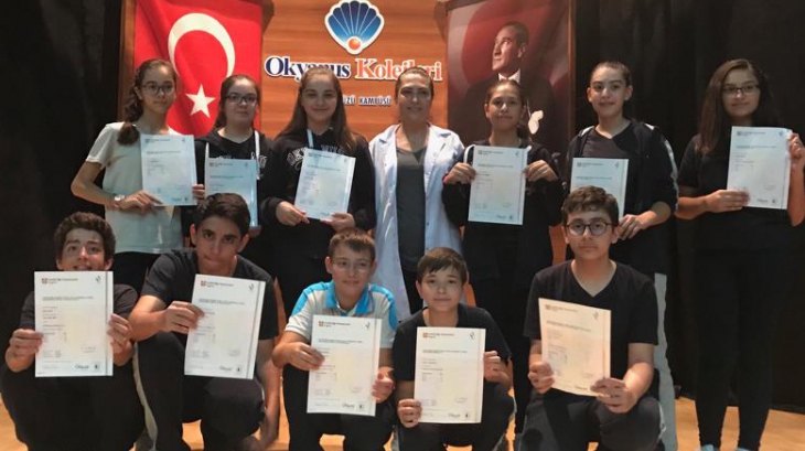 Beylikdüzü Okyanus Ortaokulu Öğrencileri Cambridge Sertifikalarını Aldılar