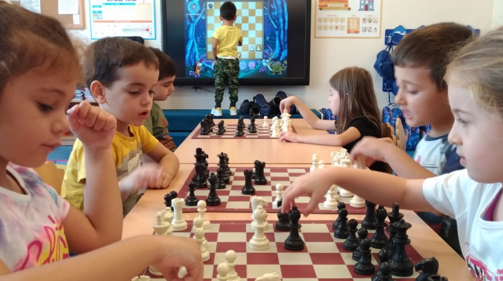 Bornova Okyanus Koleji Okul Öncesi Bulutlar, Gezegenler ve Yıldızlar Grubu Satranç Dersinde