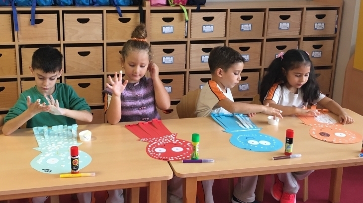 Çekmeköy Okyanus Koleji Okul Öncesi Gökkuşağı Grubu Sanat Etkinliğinde