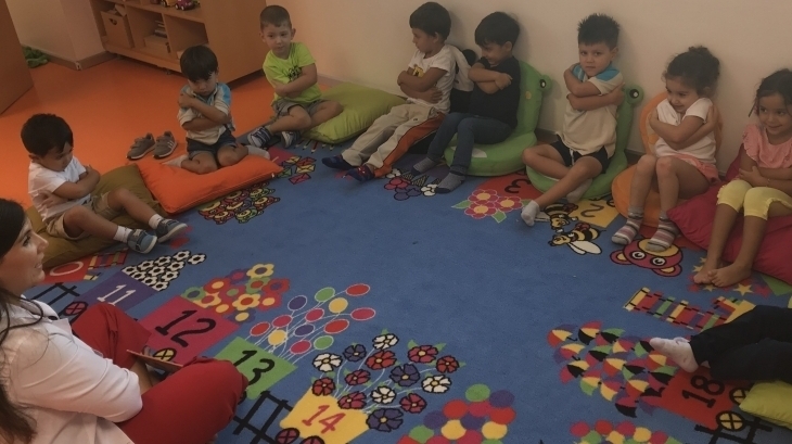 Çiçekler Sınıfı Öğrencileri Hikaye Zamanında