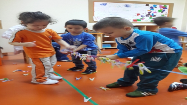 Güneşli Okyanus Okul Öncesi Çiçekleri’nden Mandal Oyunu