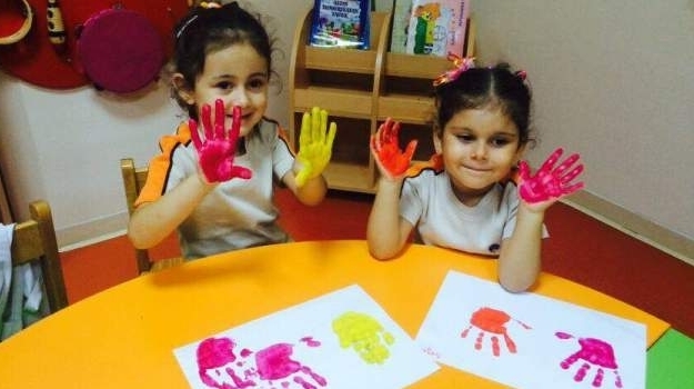 Güneşli Okyanus Koleji Çiçekler Grubu 'El Baskısı' Yaptı