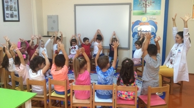 Güneşli Okyanus Koleji Okul Öncesi Yunuslar Grubu Uykucu Horoz Oyunu Oynadı