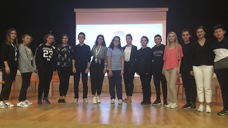 İncek Okyanus Koleji Lise Kademesinde 9. Sınıfların Münazara Heyecanı!
