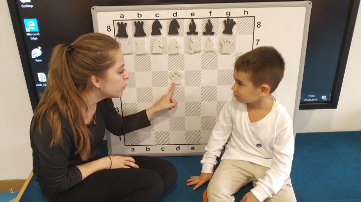 Okul Öncesi Yıldızlar Sınıfı Öğrencileri Satranç Dersinde