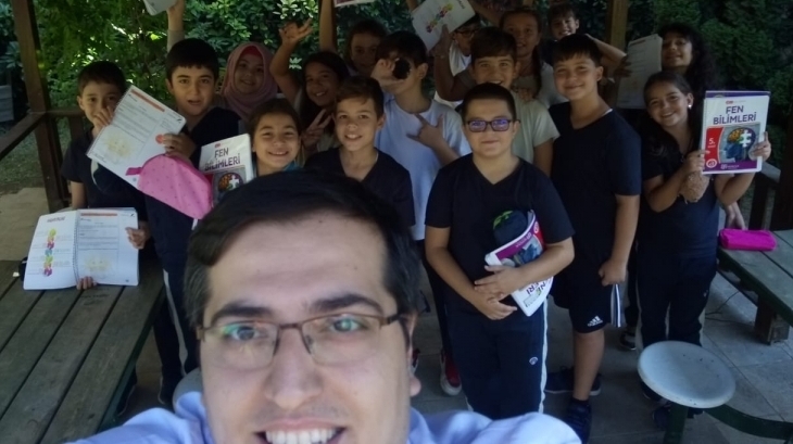 ORTAOKUL ÖĞRENCİLERİMİZ GÜNEŞ FİLTRESİ İLE GÜNEŞİ GÖZLEMLEDİLER