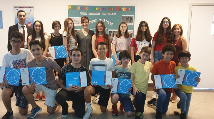 2018-2019 Eğitim Öğretim Yılı Karne Dağıtım Töreni, Öğrenci Velilerinin de Yoğun Katılımı ile İncek Okyanus Koleji Ortaokul Kademesinde Gerçekleştirildi