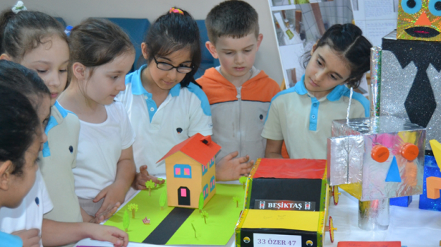 Güneşli Okyanus'ta 2. Sınıflar'ın Proje Ödevleri Sergisi