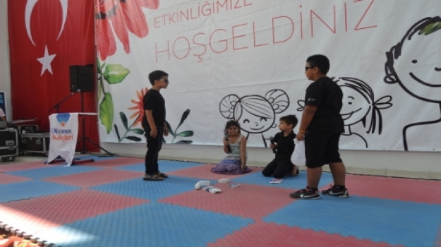 Adana Okyanus Koleji'nde Tiyatro Kulübü Gösterisi