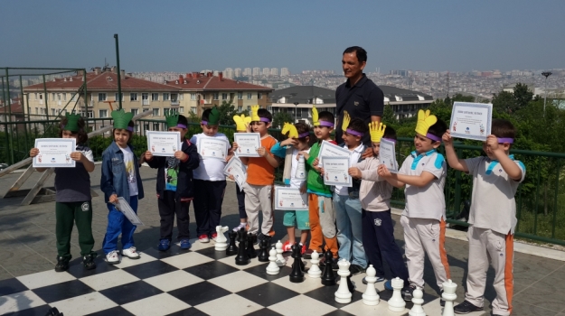 AVCILAR  BULUTLAR GRUBU SATRANÇ DERSİNDE
