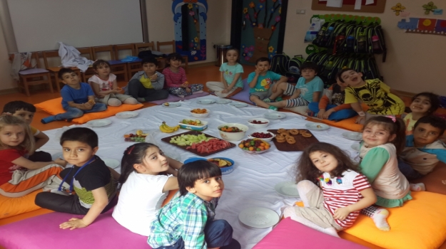 AVCILAR YILDIZLAR GRUBU MEYVE PİKNİĞİNDE