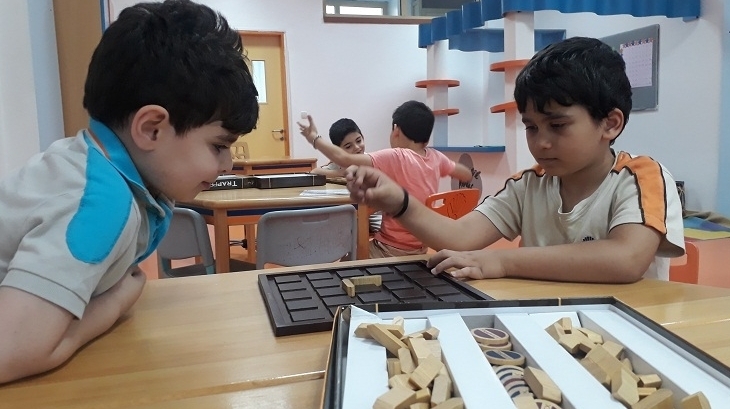 Bahçeşehir Okyanus Koleji Üstün Zekalılar ve Yetenekliler İlkokulu 1-D Sınıfı Öğrencileri Zeka ve Akıl Oyunları Dersinde.