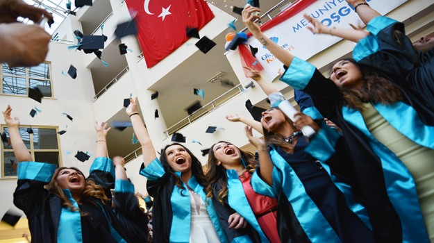 Bahçeşehir Okyanus'ta 12. Sınıflar'ın Mezuniyet Sevinci