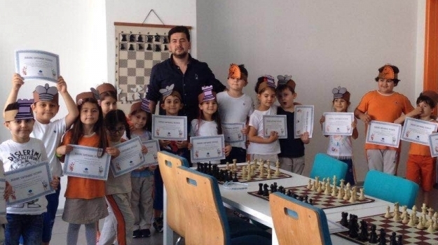 BEYKENTOKYANUS KOLEJİ OKUL ÖNCESİ A VE B GRUBU ÖĞRENCİLERİ SATRANÇ ETKİNLİĞİNDE