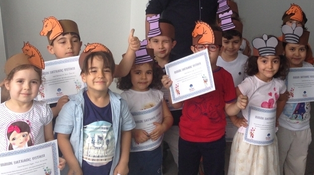 BEYKENTOKYANUS KOLEJİ OKUL ÖNCESİ A VE B GRUBU ÖĞRENCİLERİ SATRANÇ ETKİNLİĞİNDE