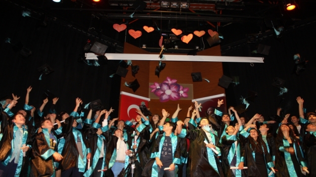 Beylikdüzü Okyanus’ta, 8.Sınıf Öğrencilerinin Kep Töreni