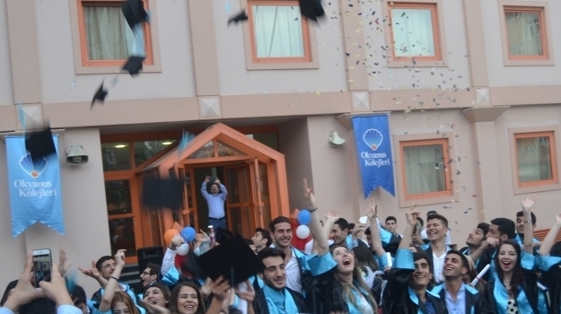Beylikdüzü Okyanus 12. Sınıf Öğrencilerinin Dünyalara Değer Mezuniyet Sevinci
