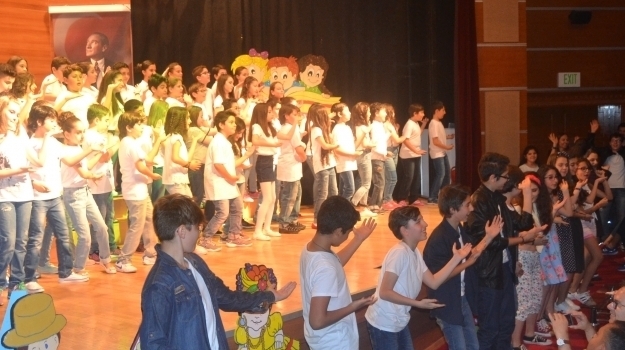 Beylikdüzü Okyanus'ta 5. Sınıfların Sene Sonu Fun Day Gösterisi