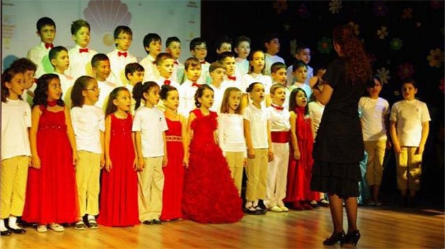 Güneşli Okyanus Koleji'nde Yılsonu Gösterileri