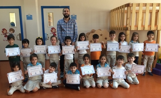 Güneşli Okyanus Koleji Okul Öncesi Bölümü A ve B Grubu Öğrencileri Satranç Şenliğinde