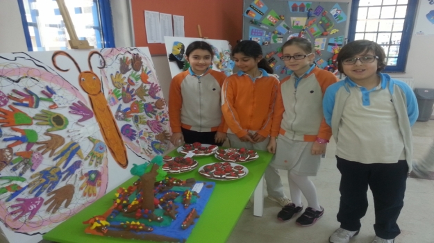 Güneşli Okyanus'ta Resim Yetenek Sergisi
