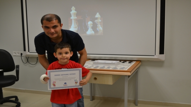 Halkalı Okyanus Koleji Okul Öncesi A ve B Grubu Öğrencileri; Satranç Öğretmenleri İle Birlikte Satranç Şenliğinde.