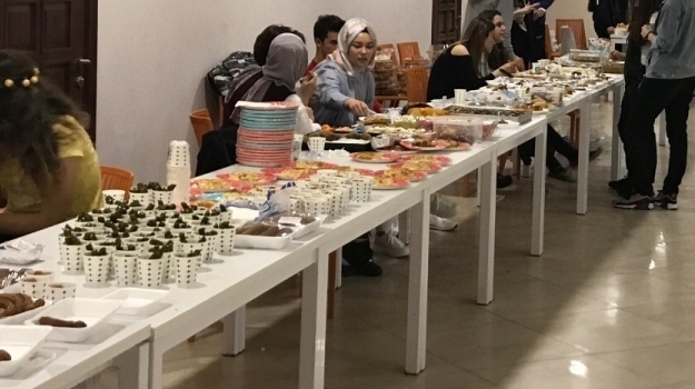 İncek Kampüsü Öğrencilerinden "Şehit ve Gaziler Derneği"ne Destek