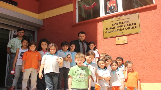 İşitme Engelliler Okulu'na Anlamlı Ziyaret