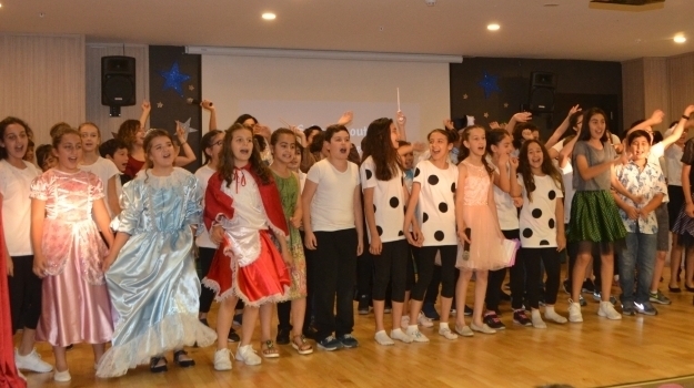 Konyaaltı Kampüsünde 5. Sınıfların "FUNDAY" Gösterisi
