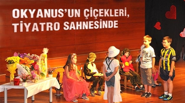 Küçük Tiyatroculardan Büyük Performans