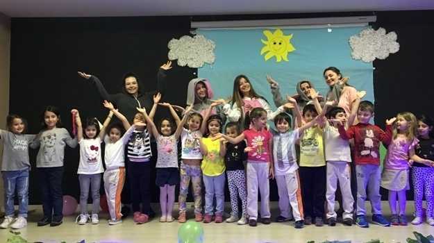 Mimaroba Okyanus Koleji Okul Öncesi Tiyatro Etkinliğinde