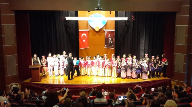 Beylikdüzü Okyanus’ta Folklor ve Modern Dans Yetenek Gösterisi
